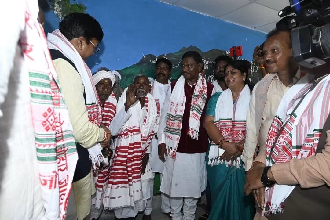 भाजपा के नवनियुक्त प्रदेश प्रभारी गजेंद्र सिंह पटेल ने उलीहातू में बिरसा मुंडा को दी श्रद्धांजलि