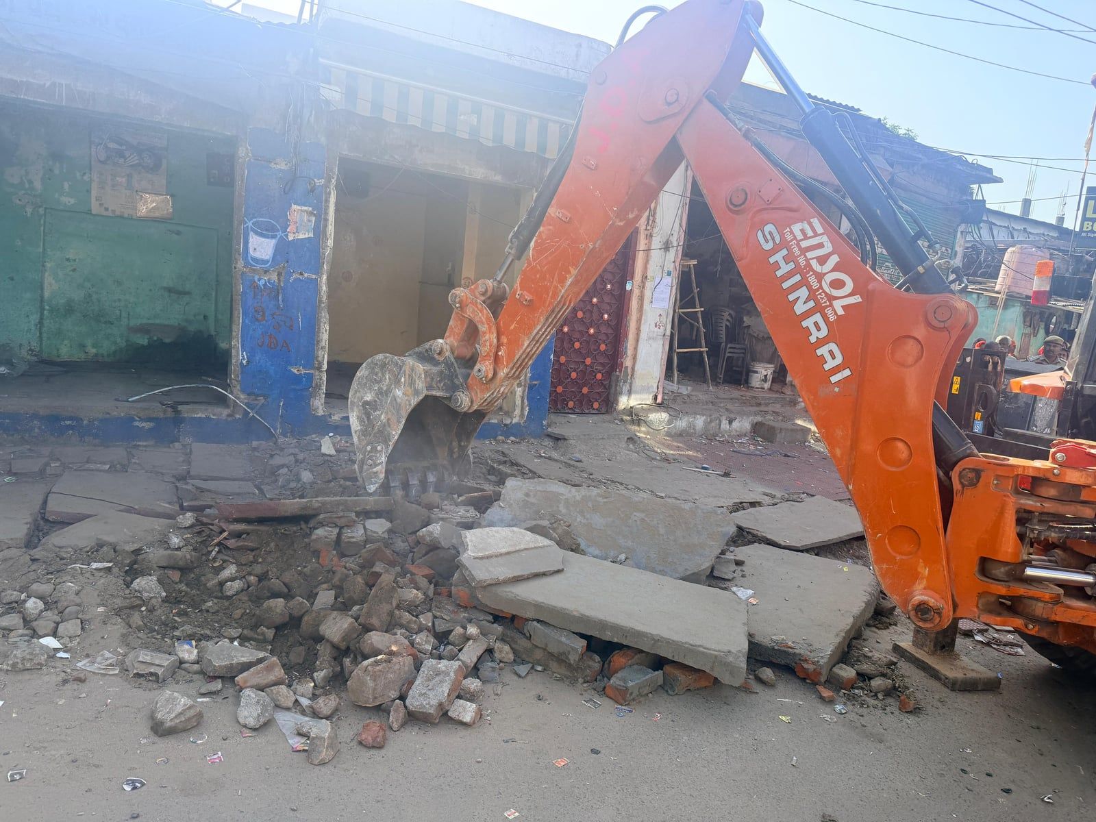 100 फीट रोड अतिक्रमण मुक्त