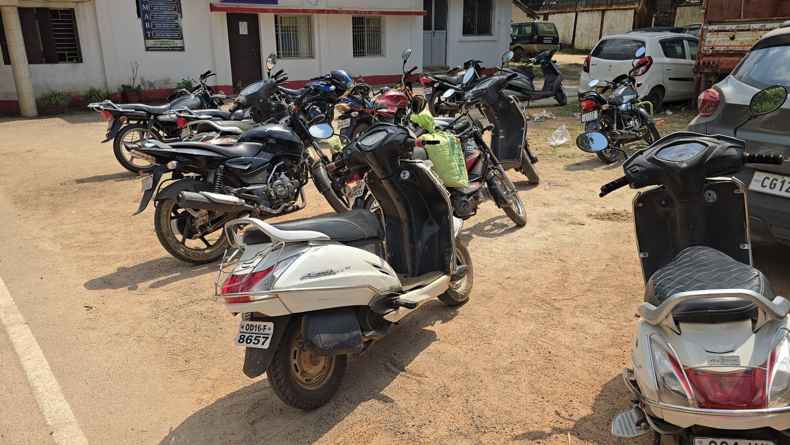 जशपुर 5000 बिना हेलमेट चालकों पर कार्रवाई, हेलमेट लाने के बाद ही मिली आगे जाने की अनुमति