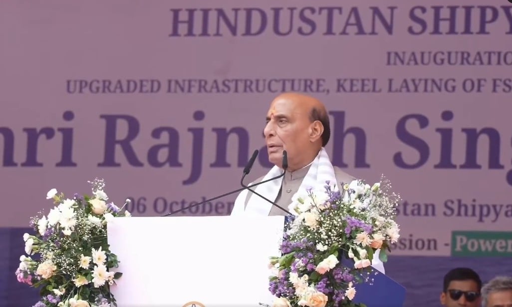 रक्षा मंत्री राजनाथ सिंह ने हिंदुस्तान शिपयार्ड लिमिटेड में एफ.एस.एस-1 का जलावतरण किया