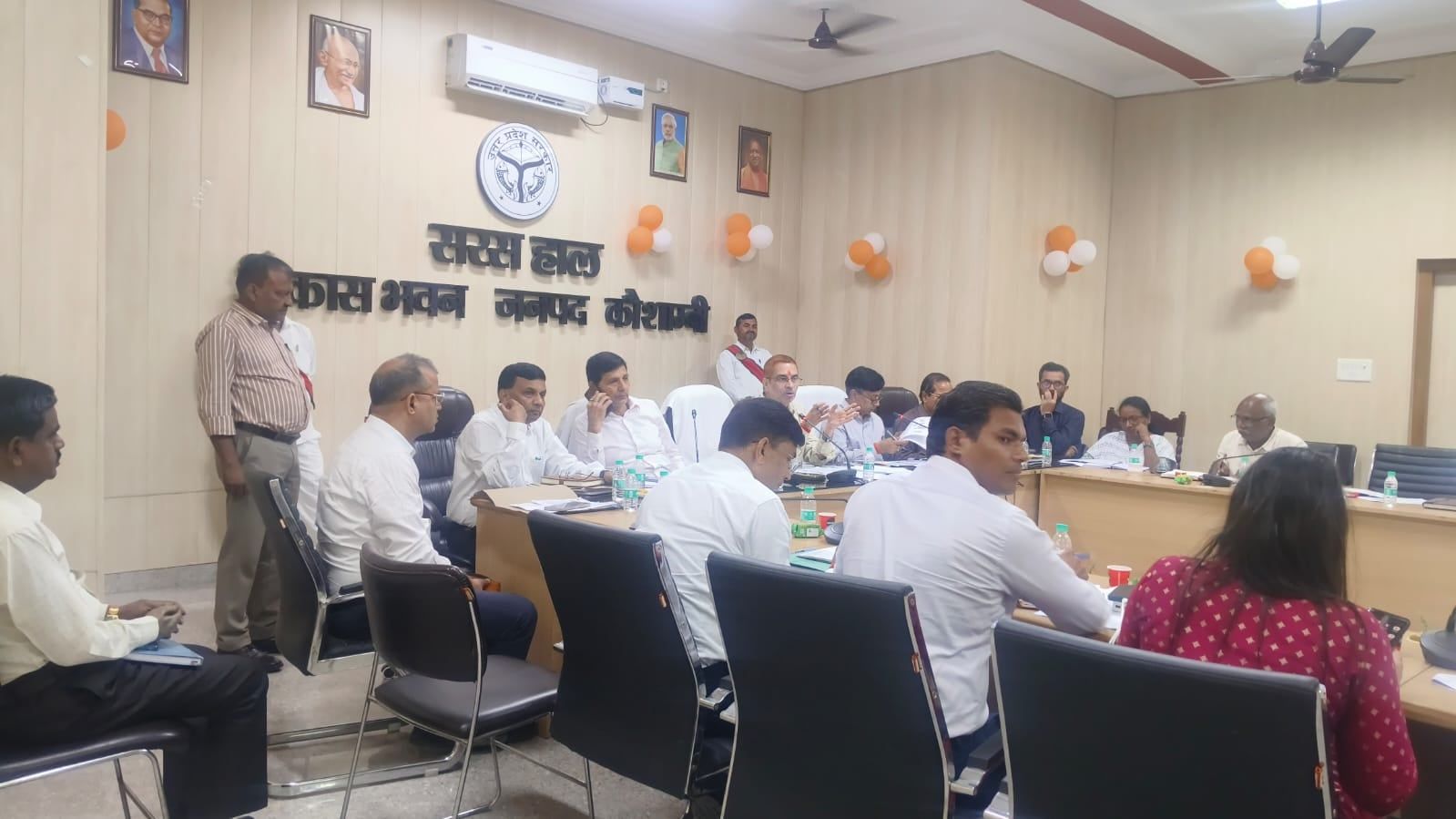 कौशाम्बी में नोडल अधिकारियों ने योजनाओं का लिया जायजा