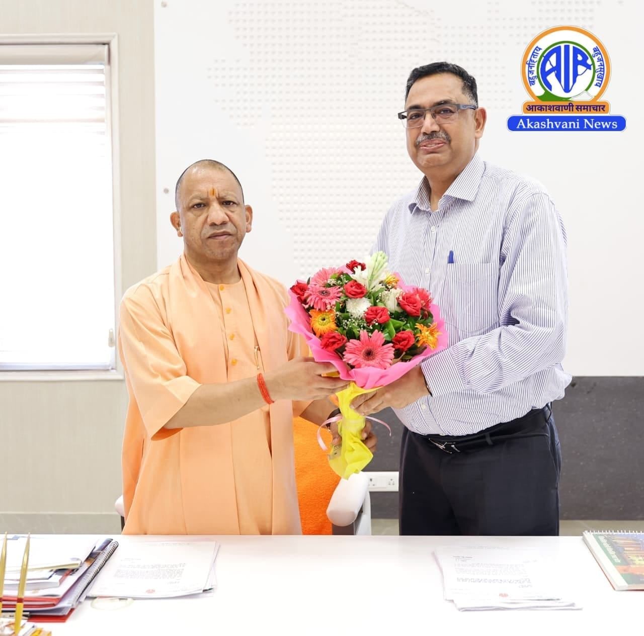कुलपति प्रो. राकेश कुमार सिंह ने CM योगी से की शिष्टाचार भेंट