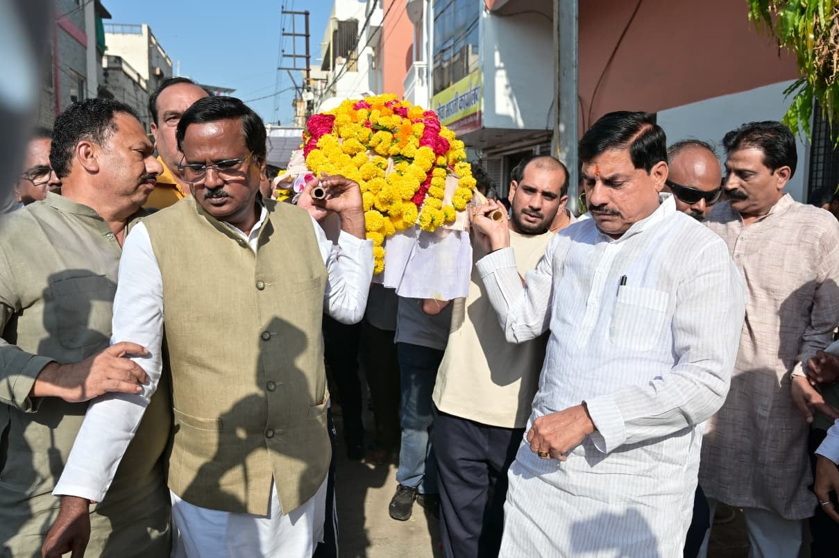 उज्जैन- मुख्यमंत्री डॉ. मोहन यादव ने स्व. विनोद कुमार को दी श्रद्धांजलि