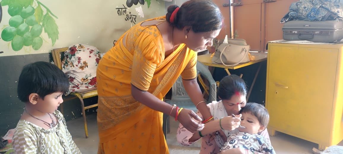 भोपाल- राष्ट्रीय कृमि मुक्ति दिवस पर बच्चों को खिलाई गई एल्बेंडाजोल गोली
