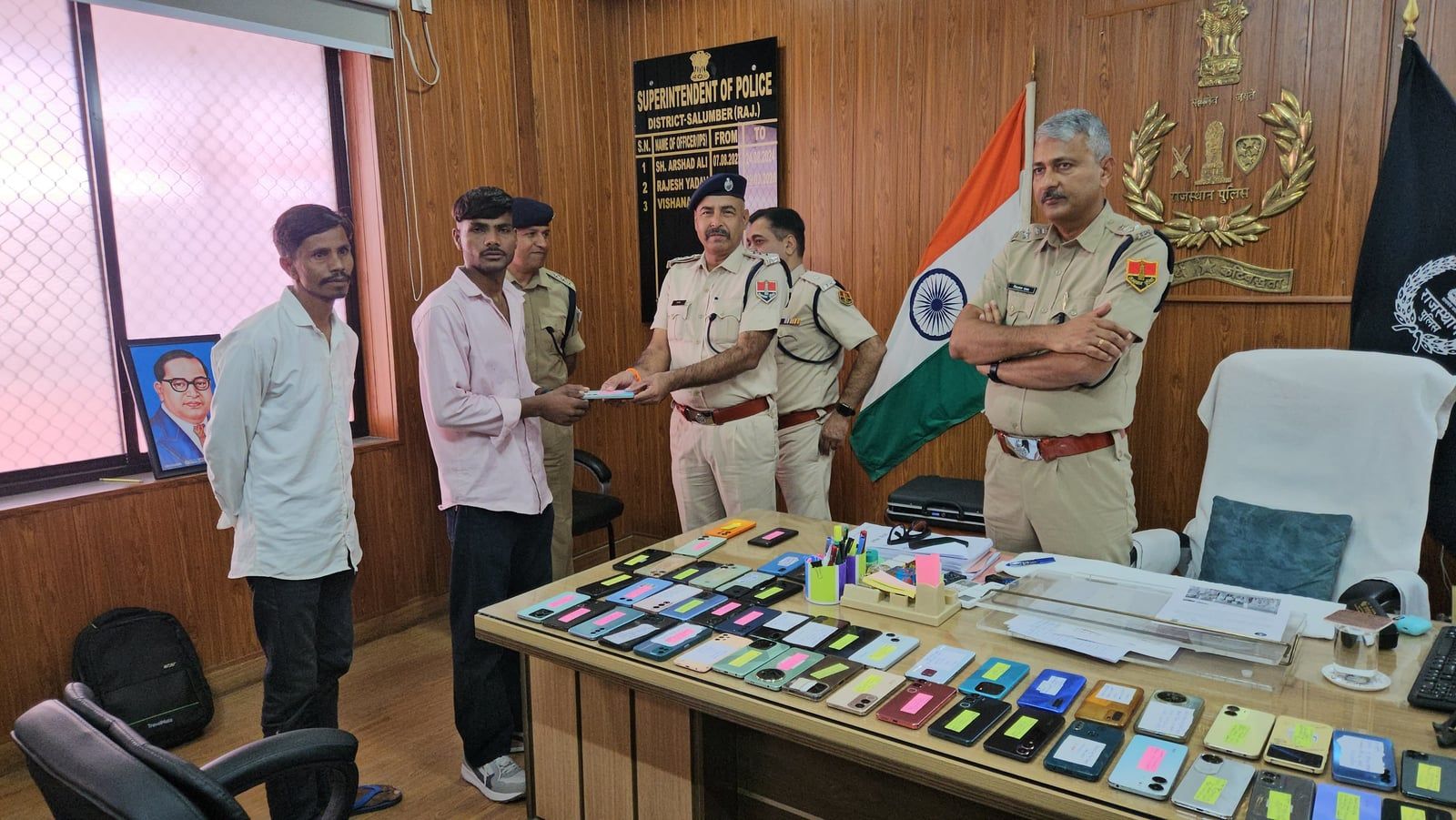 सलूंबर पुलिस ने लौटाए 22 लाख के 150 मोबाइल