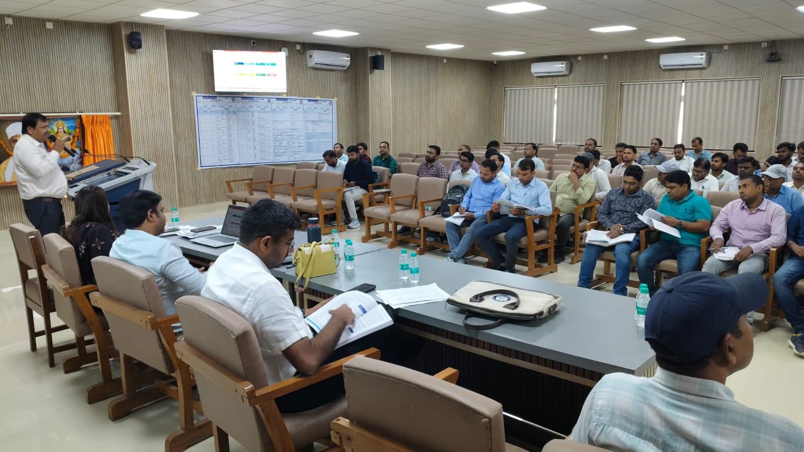 डीएम दीपक मीणा जनगणना प्रशिक्षण में, फील्ड ट्रेनर्स को दिए जरूरी निर्देश