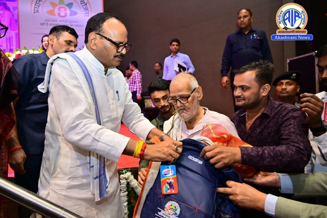 उपमुख्यमंत्री ब्रजेश पाठक ने आयुष्मान संवाद’ कार्यक्रम को किया संबोधित