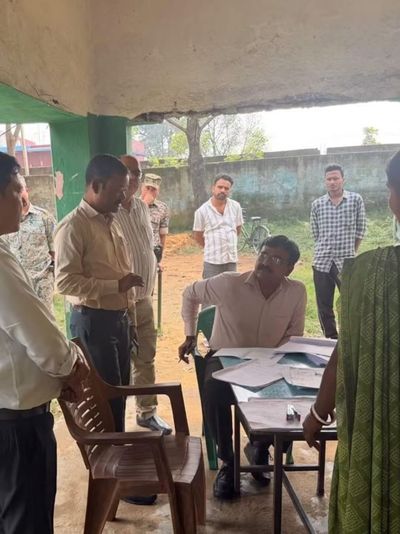 चतरा में सीईओ के. रवि कुमार ने एसआईआर कार्यों का लिया जायजा, डिजिटाइजेशन कैंप का किया निरीक्षण