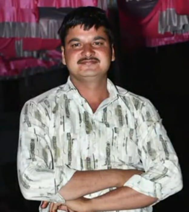 युवक का पेड़ से लटका मिला शव