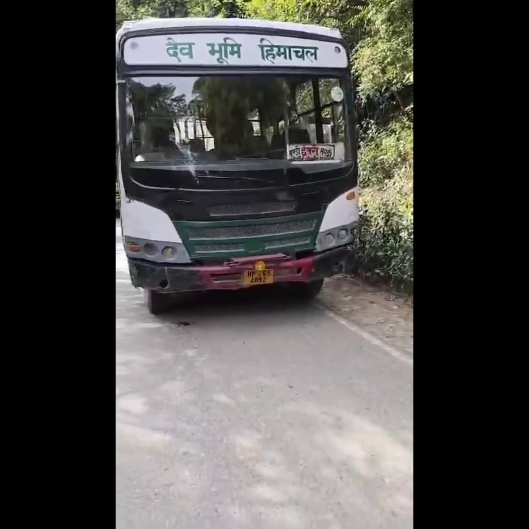 मंडी जिला के सराज में चलती बस के खुले पिछले टायर, बाल बाल बचे यात्री