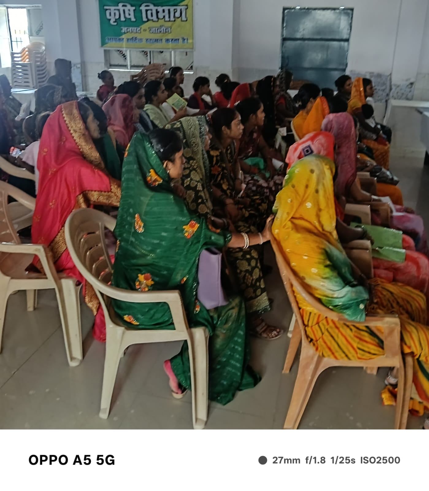 जनपद जालौन के रामपुरा ब्लॉक में महिलाओं को 181 हेल्पलाइन और मिशन शक्ति योजनाओं की जानकारी