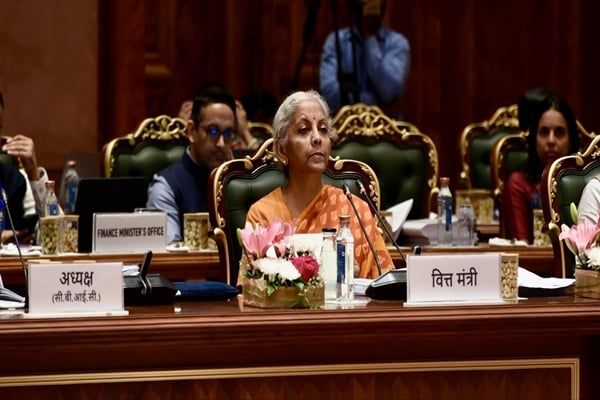 जीएसटी परिषद ने कर अधिकारियों से गिरफ्तारी का अधिकार वापस ले लिया है