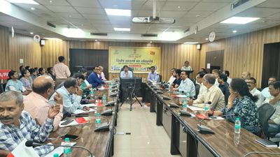 राष्ट्रीय डाक सप्ताह की शुरुआत के साथ झारखंड डाक परिमंडल कार्यालय में राष्ट्रीय स्वच्छता आवरण का विमोचन