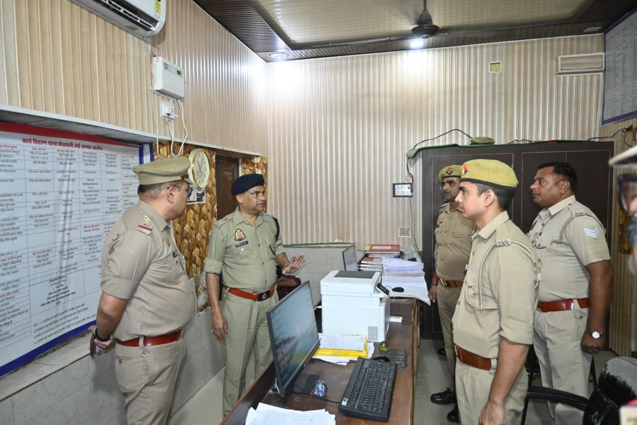 जालौन में पुलिस अधीक्षक ने कोतवाली उरई का किया आकस्मिक निरीक्षण