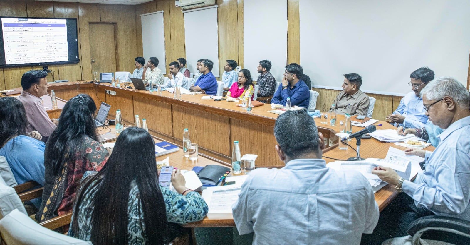 नगरीय निकाय चुनाव की तरह पंचायती राज चुनाव भी प्रतिबद्धता और कार्यकुशलता के साथ संपन्न कराए जाएं: राज्य निर्वाचन आयुक्त, पंचायती राज चुनाव-2026 की तैयारियों को लेकर राज्य निर्वाचन आयुक्त ने ली वीसी