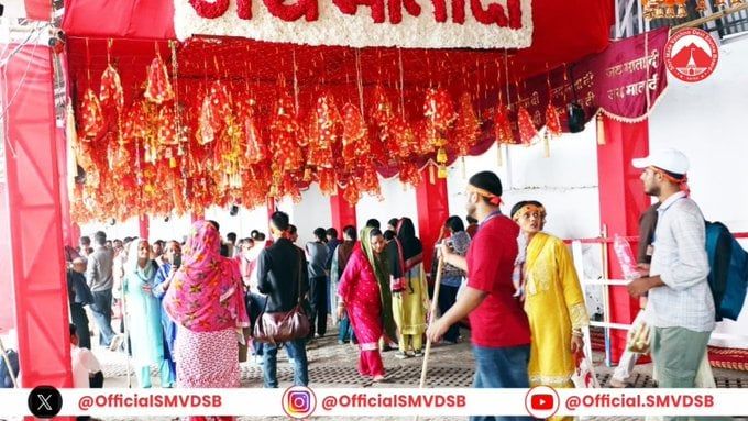 शारदीय नवरात्रि: पहले दिन कटरा में बड़ी संख्या में श्रद्धालु जुटे