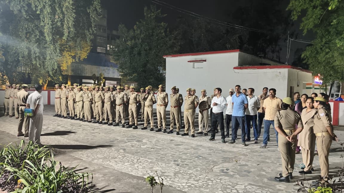 जालौन में पुलिस लाइन उरई में रात्रि गणना का आकस्मिक निरीक्षण किया गया