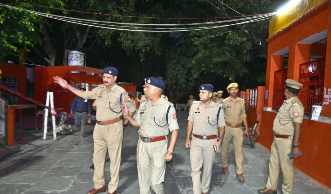 शारदीय नवरात्रि के प्रथम दिन पुलिस प्रशासन ने लिया व्यवस्थाओं का जायजा