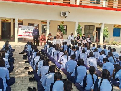 माधौगढ़ में छात्राओं को महिला और बाल सुरक्षा के प्रति किया गया जागरूक