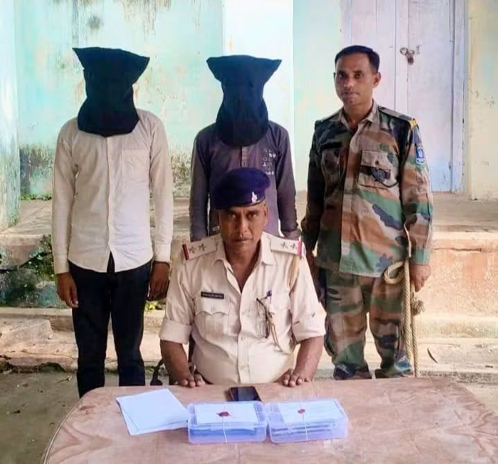दो साइबर अपराधियों पर पुलिस की नकेल, मोबाइल फोन और सिम कार्ड बरामद