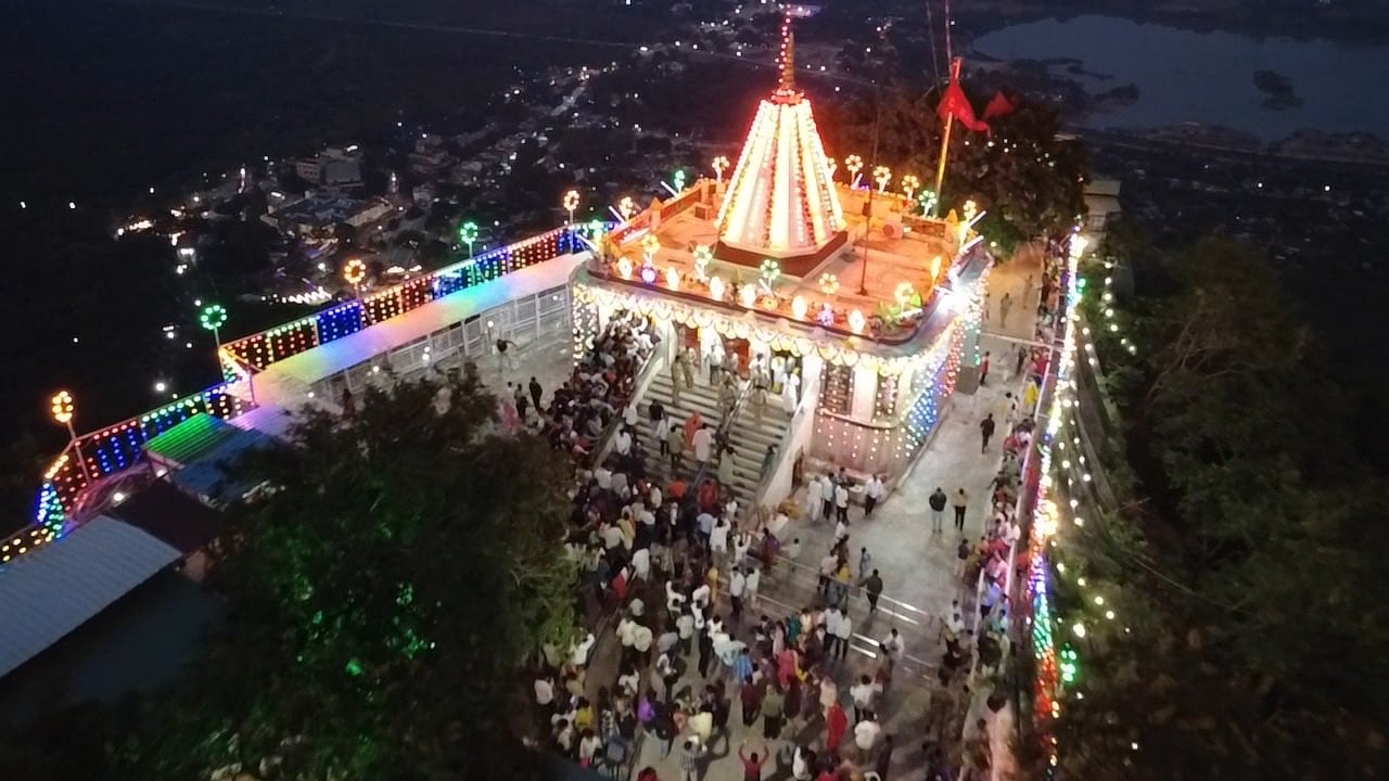 मैहर- 1 लाख 25 हजार से अधिक श्रद्धालुओं ने नवरात्रि के पहले दिन किए मां शारदा के दर्शन