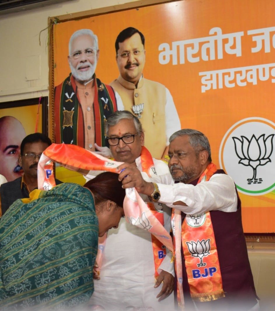 ईचागढ़ विधानसभा के पूर्व निर्दलीय प्रत्याशी खगेन महतो समेत सैंकड़ों लोगों ने थामा भाजपा का दामन