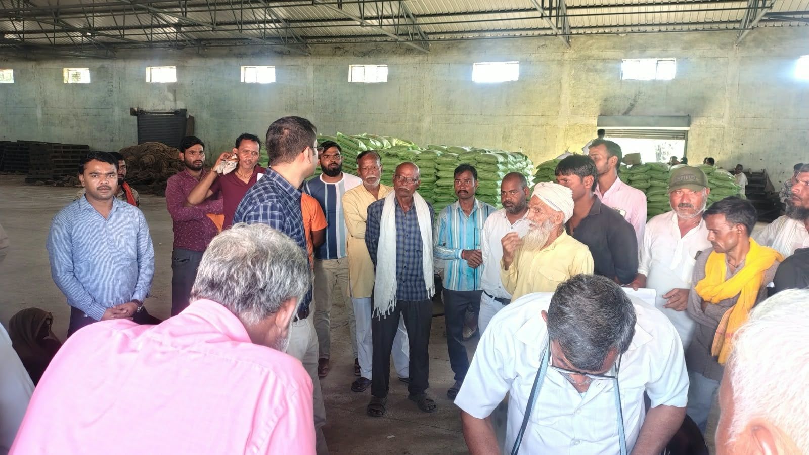 जालौन में पारदर्शी और सुचारु वितरण पर जोर