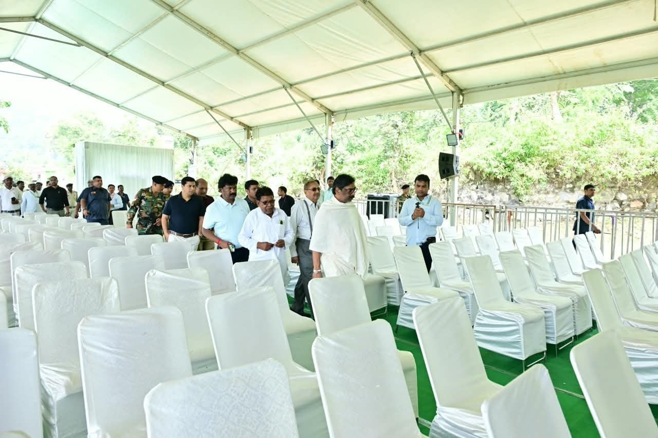 नेमरा में चल रही दिवंगत रूपी सोरेन के श्राद्ध तथा संस्कार भोज कार्यक्रम की तैयारी