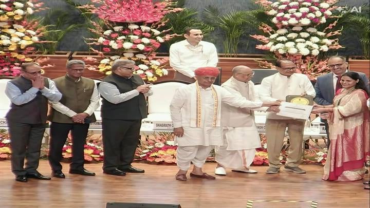 उमरिया- जिले को राष्ट्रीय स्तर पर मिली सराहना प्रधानमंत्री धन धान्य कृषि योजना में जिले को देश में मिला तीसरा स्थान