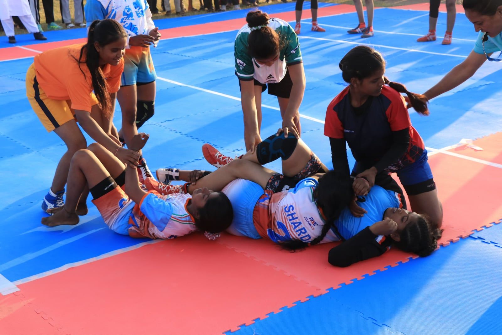 झाबुआ- अंतरराष्ट्रीय बालिका दिवस के उपलक्ष्य में बेटी बचाओ-बेटी पढ़ाओ योजना अंतर्गत कबड्डी प्रतियोगिता आयोजित
