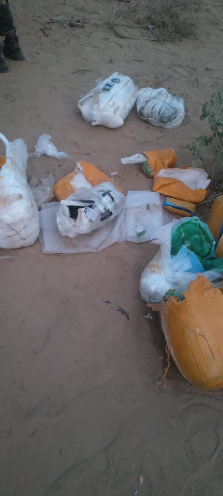 श्रीगंगानगर बॉर्डर पर ड्रोन से गिराए हथियार और संदिग्ध सामग्री बरामद, दो हिरासत में