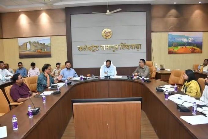 छिंदवाड़ा- कलेक्टर ने ली समय सीमा प्रकरणों की समीक्षा बैठक