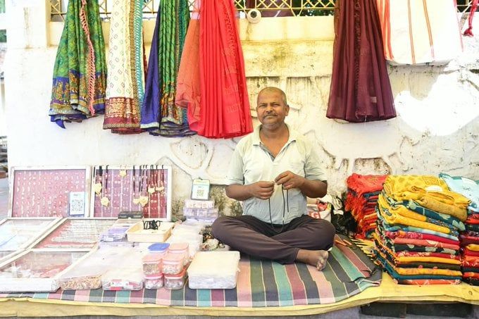 सीधी- सरकारी योजनाओं से मिला संबल, सतेन्द्र सोनी ने फिर खड़ा किया अपना कारोबार