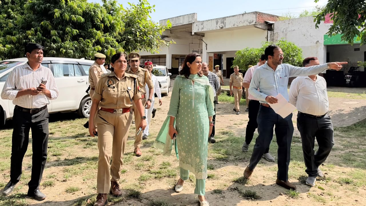 फर्रुखाबाद में जिलाधिकारी और पुलिस अधीक्षक ने किया संयुक्त निरीक्षण