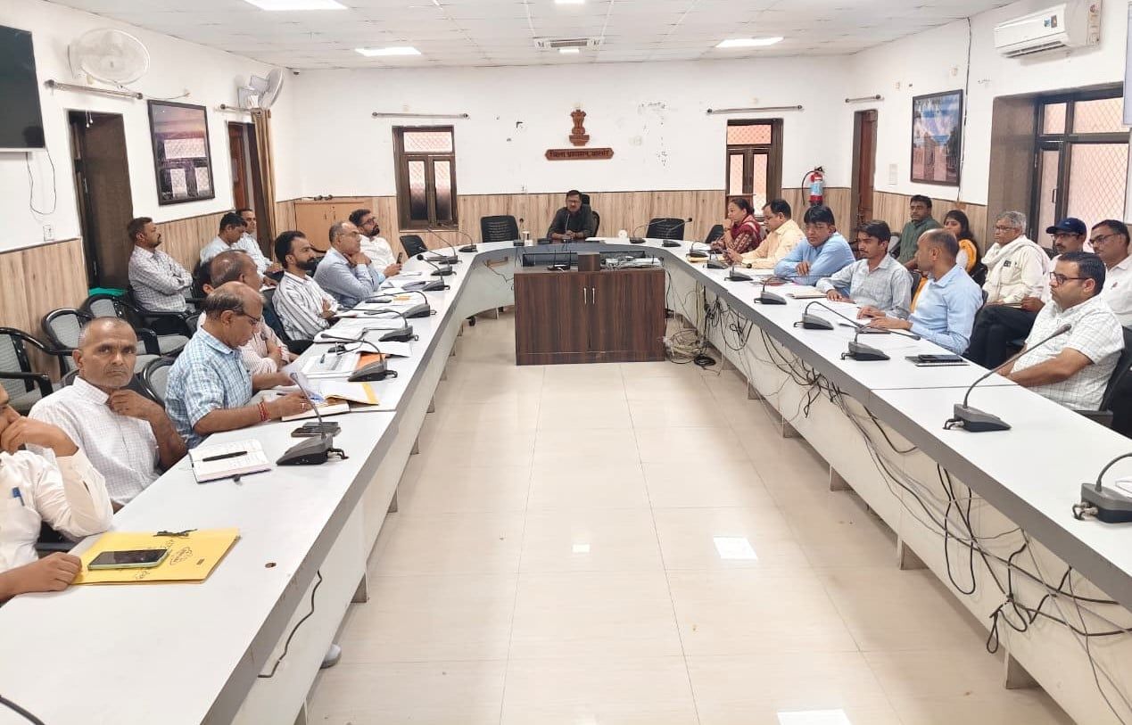 जालोर कलक्टर ने ली साप्ताहिक समीक्षा बैठक