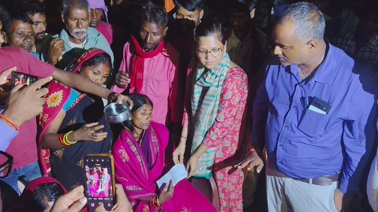 पश्चिम चंपारण में बाढ़ पीड़ितों को राहत, सड़क निर्माण जल्द शुरू होने का आश्वासन