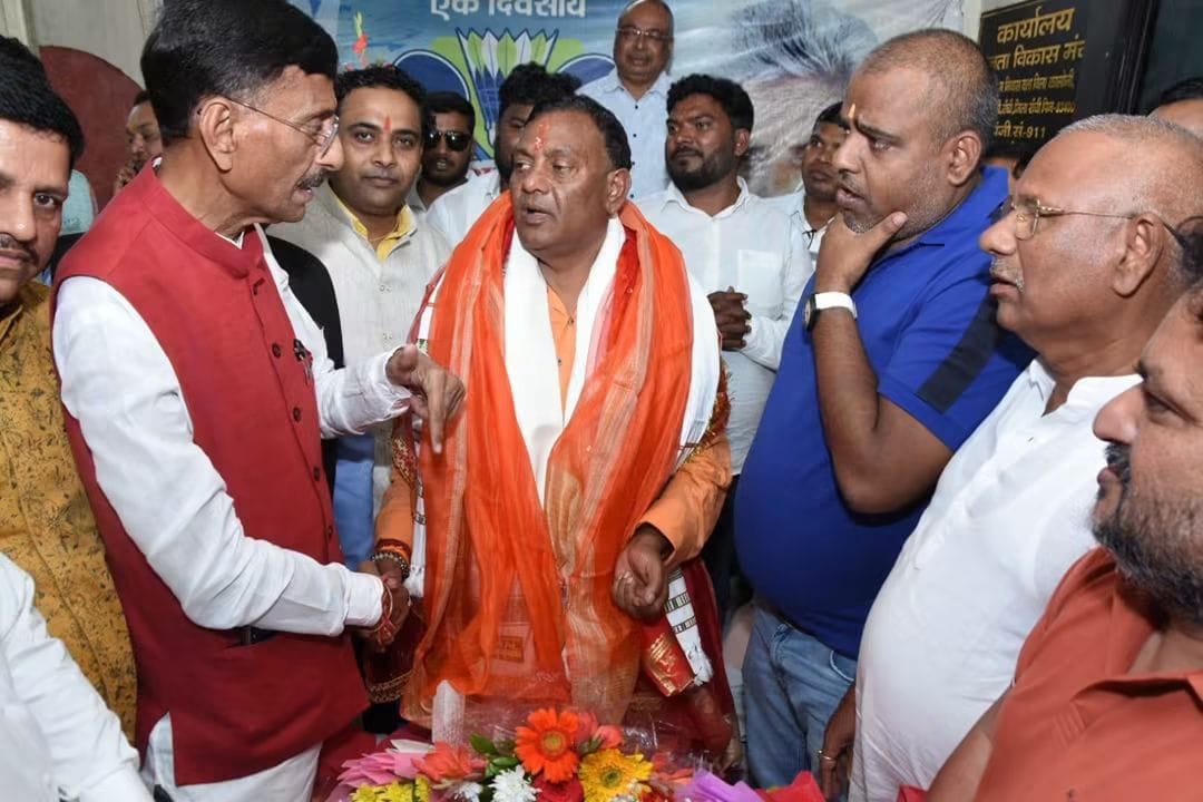 ओडिशा के राज्यपाल ब्रज मोहन राम से मिले रक्षा राज्यमंत्री संजय सेठ और भाजपा नेता