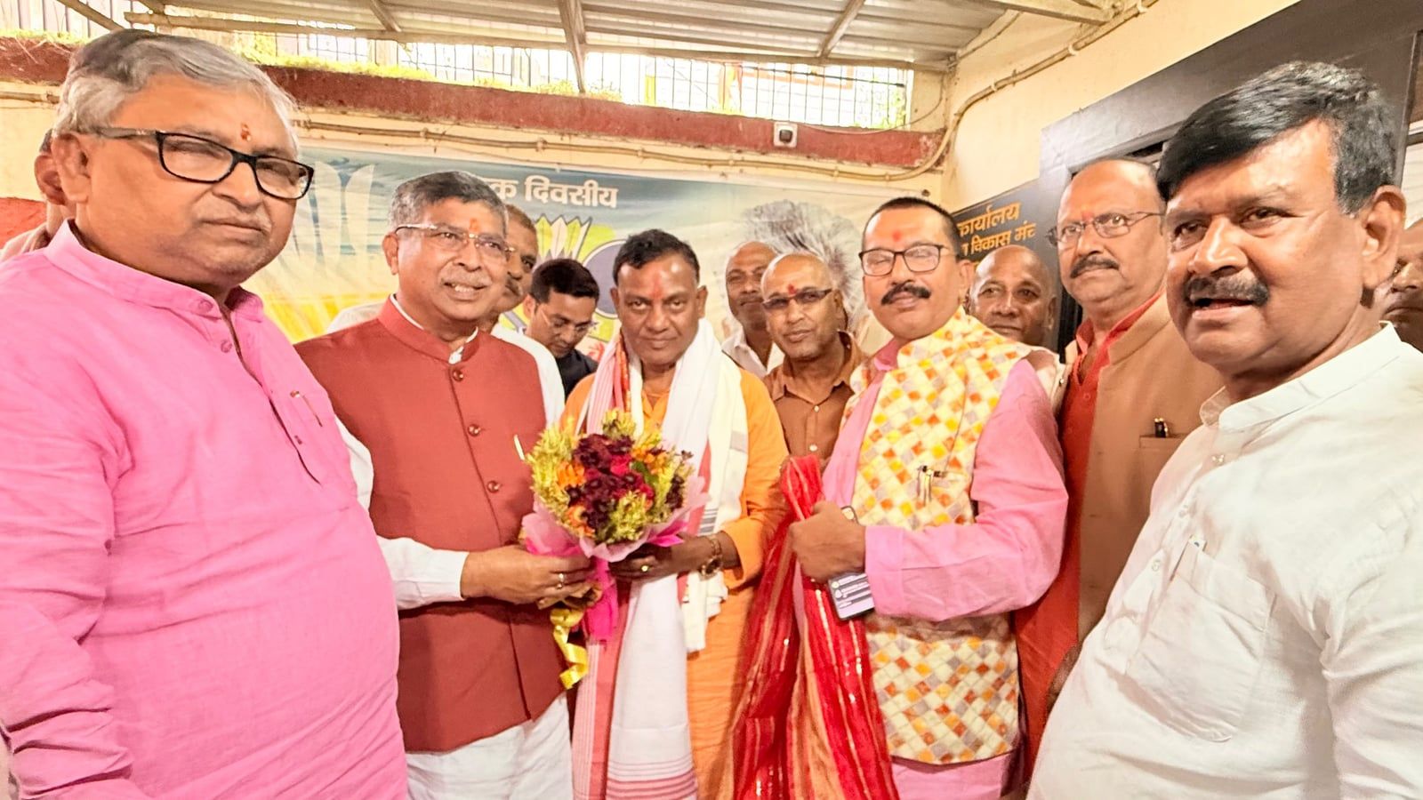 भाजपा प्रदेश अध्यक्ष आदित्य साहू ने ओडिशा के नवनियुक्त राज्यपाल ब्रज मोहन राम से की मुलाकात