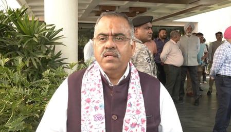 सांसद तरुण चुघ का 'आप' पर निशाना, माफियाओं को मिल रहा संरक्षण