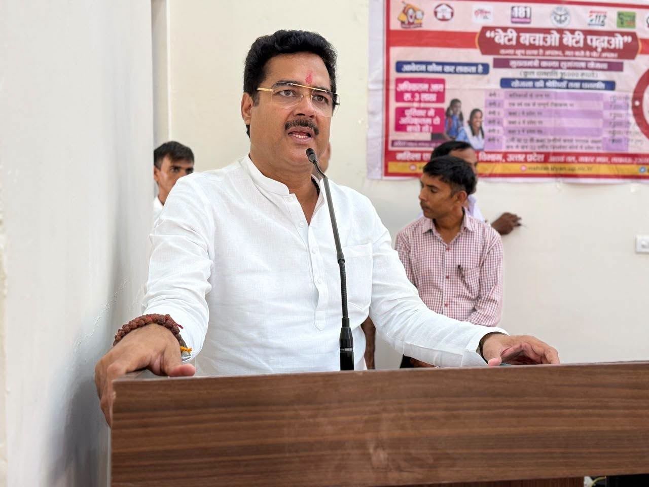 सपा को झटका, BJP में शामिल होंगे 3 बागी विधायक