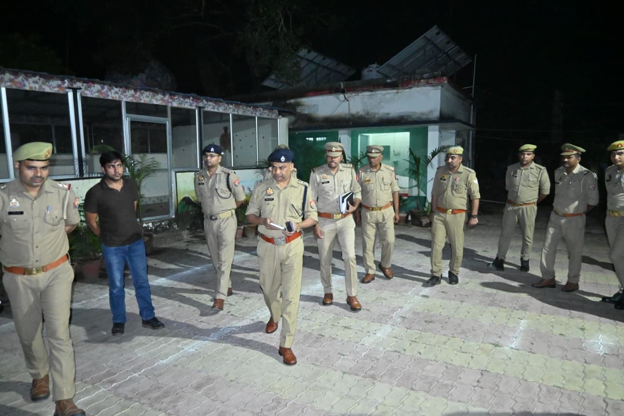 पुलिस अधीक्षक जालौन ने थाना कैलिया का किया आकस्मिक निरीक्षण
