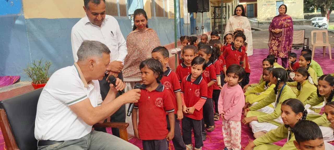 जीवन में लक्ष्य निर्धारण के साथ अनुशासन और बेहतर संवाद कौशल जरूरी: राजेश धर्माणी