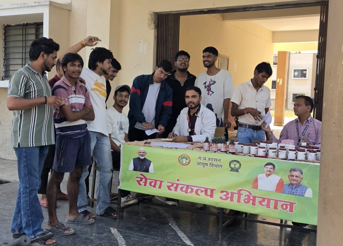 उज्जैन- शालिग्राम बालक छात्रावास में किया गया निःशुल्क आयुर्वेद स्वास्थ्य शिविर आयोजित