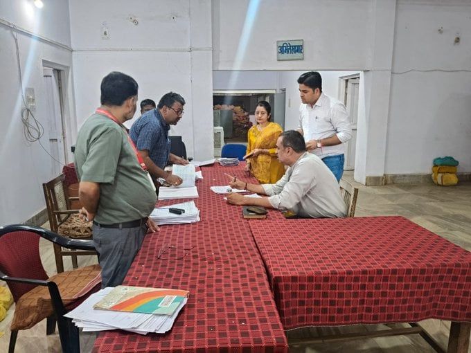 सीधी- कलेक्टर ने रिकॉर्ड रूम का किया निरीक्षण, लंबित शिकायतों के त्वरित निराकरण के दिए निर्देश