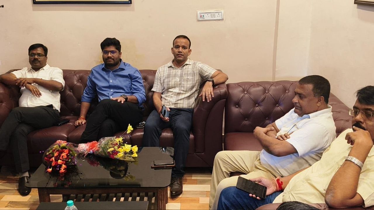 छाती पर कलश स्थापित कर नौ दिनों की साधना में लीन हैं विश्वजीत