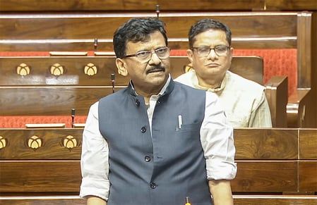 CJI पर टिप्पणी: निखिल वागले और संजय राउत पर कोर्ट की अवमानना का केस