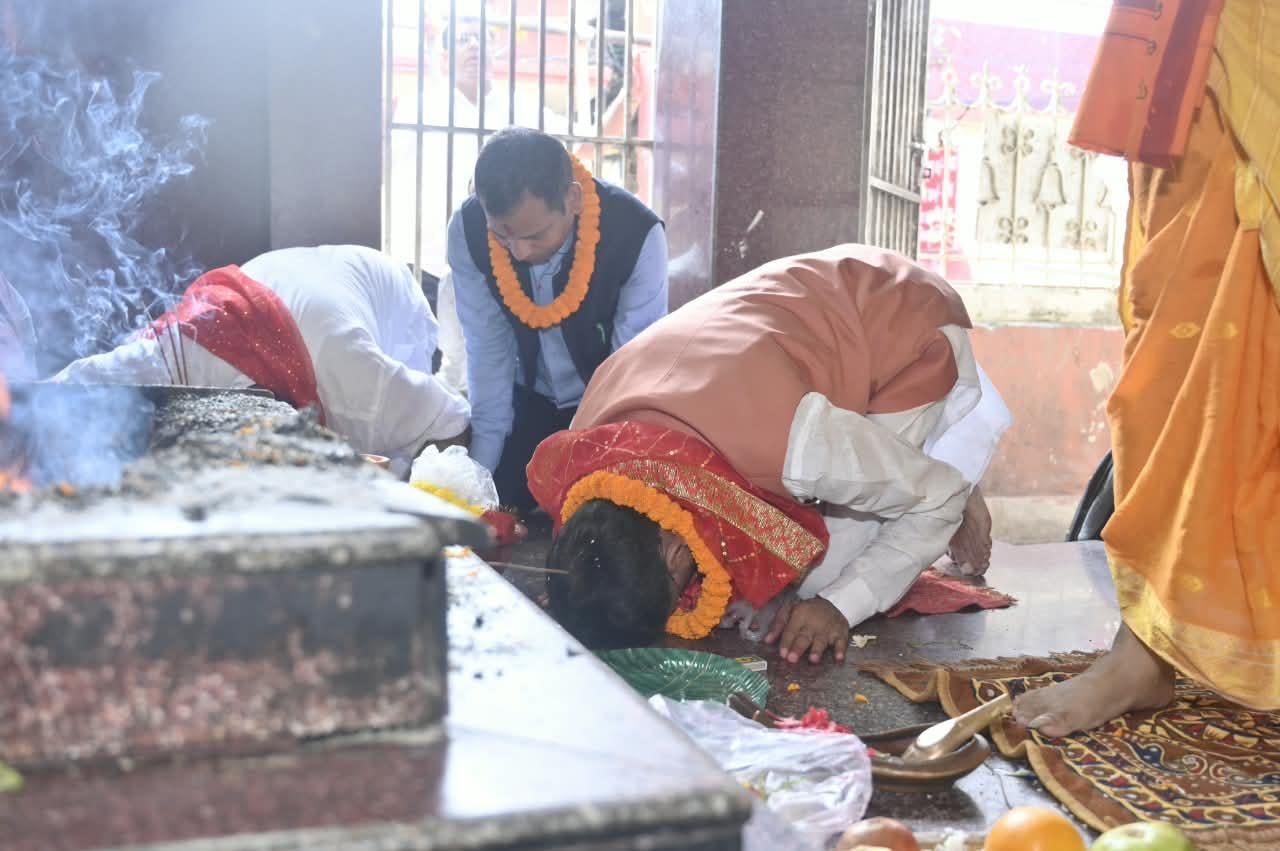 रक्षा राज्यमंत्री संजय सेठ ने गुवाहाटी स्थित प्रसिद्ध शक्तिपीठ मां कामाख्या मंदिर में की पूजा-अर्चना