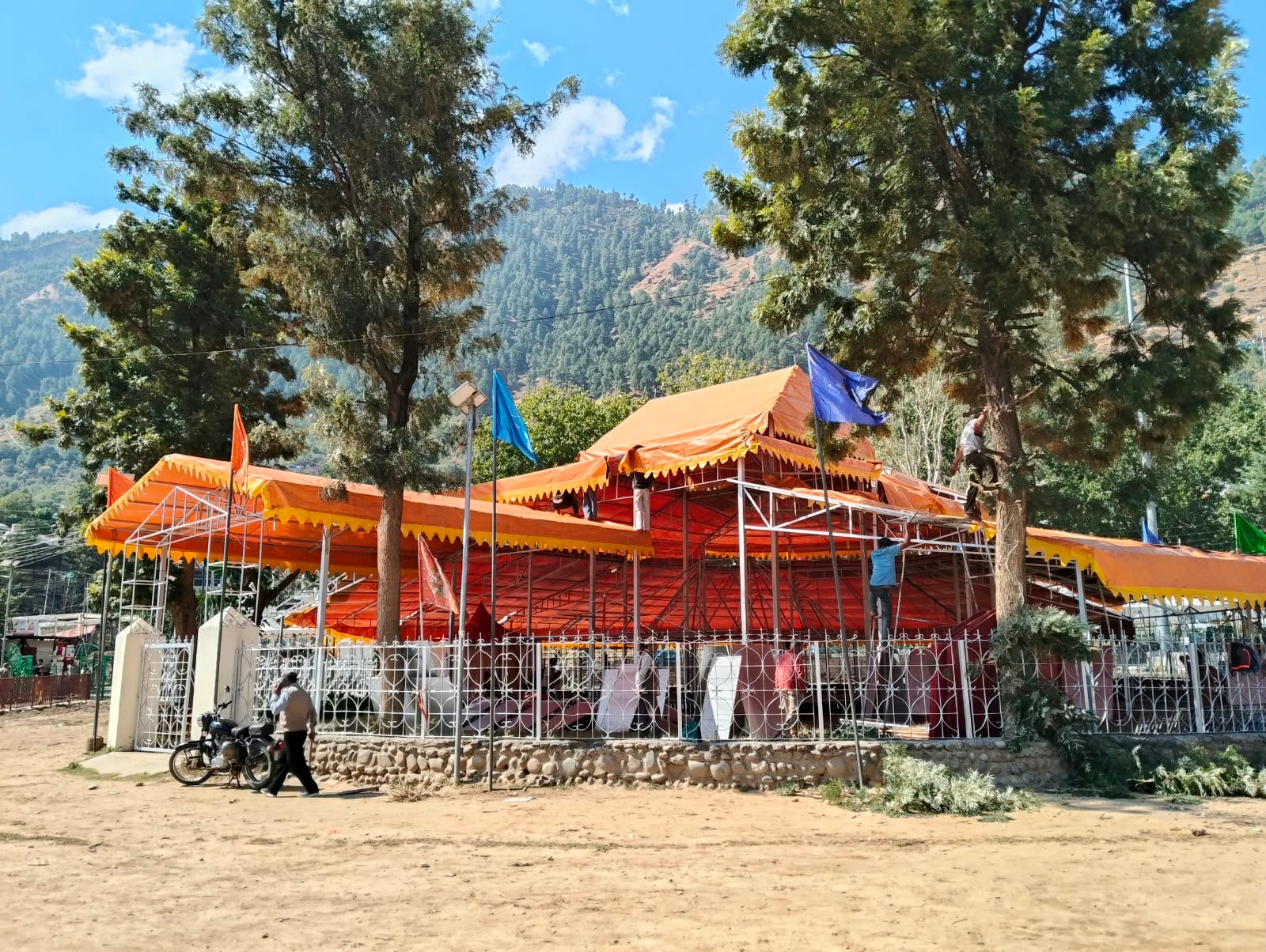 कुल्लू में 21 अक्टूबर से शुरू होगा अंतरराष्ट्रीय दशहरा उत्सव, सजने लगा ढालपुर मैदान