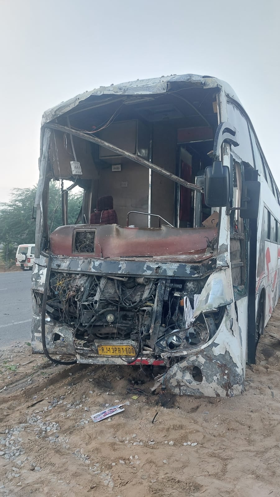 सूरतगढ़ में बस-ट्रक की भीषण भिड़ंत, 28 घायल; 10 गंभीर मरीज श्रीगंगानगर रेफर