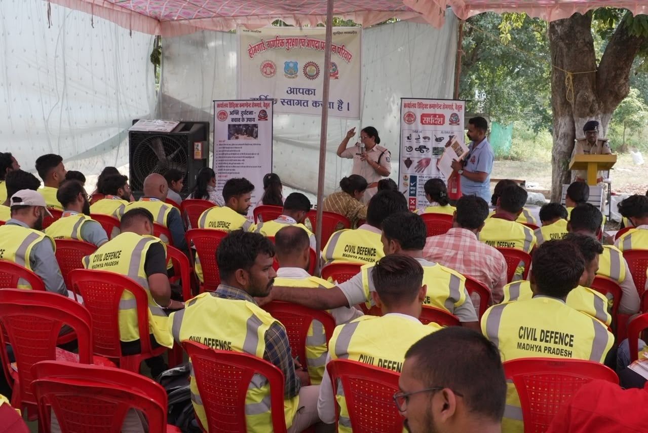 बैतूल में 125 आपदा मित्रों को अग्नि सुरक्षा और सर्पदंश से बचाव का प्रशिक्षण